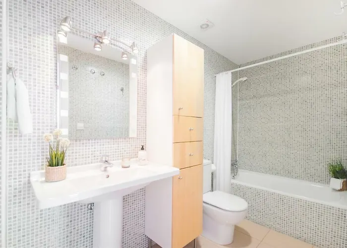 Lets Holidays Lovely Pool With Parking 3