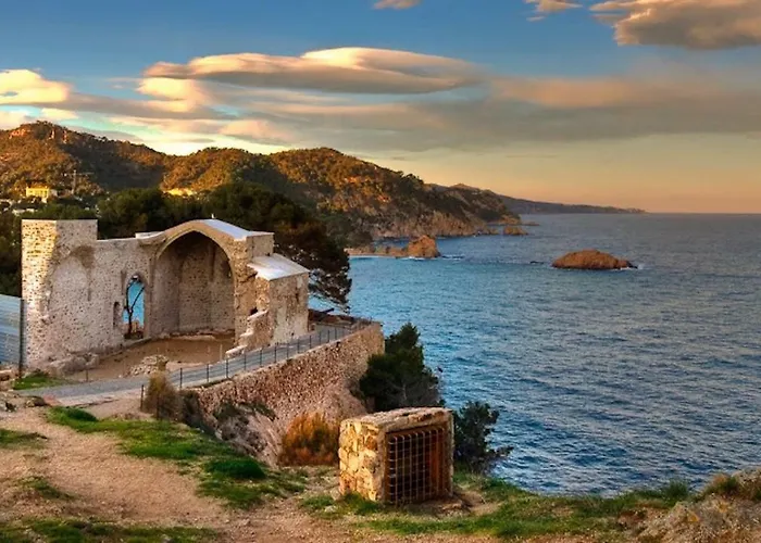 Lets Holidays Lovely Pool With Parking 3