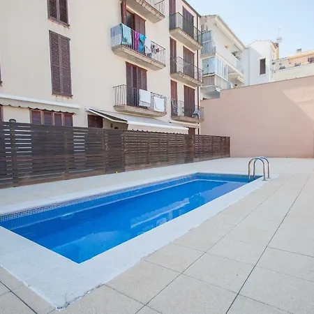 Lets Holidays Lovely Pool With Parking 3